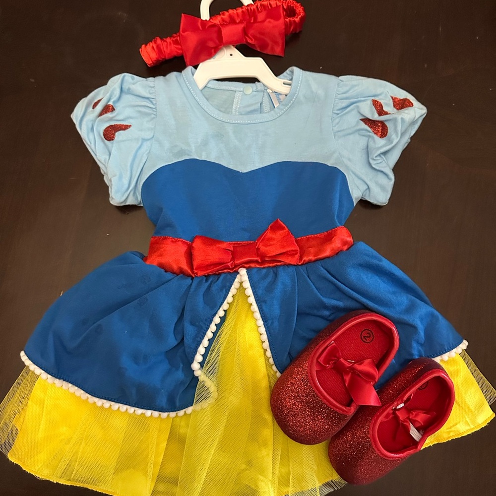 Snow White infant Costume with Red Accessories